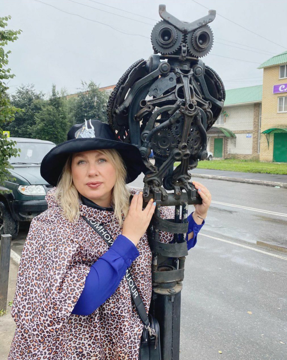 Певица Ева Польна (экс-солистка группы «Гости из будущего») стала героиней нового выпуска программы Светланы Бондарчук на YouTube. За два часа общения звезда раскрыла ведущей много секретов. Например, оказалось, что автор и исполнительница популярных хитов любит отдыхать недалеко от дома, в городах Владимирской области.