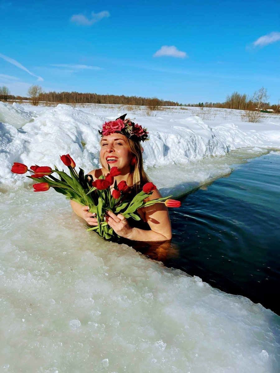 Всего за один день владимирские мужчины выполнили план по вручению цветов сразу на год вперед. Такие очереди за розами и тюльпанами будут не скоро, а значит, это 8 марта надо запомнить надолго, тем более в минувший праздник было место и креативному подходу к поздравлениям милых дам!