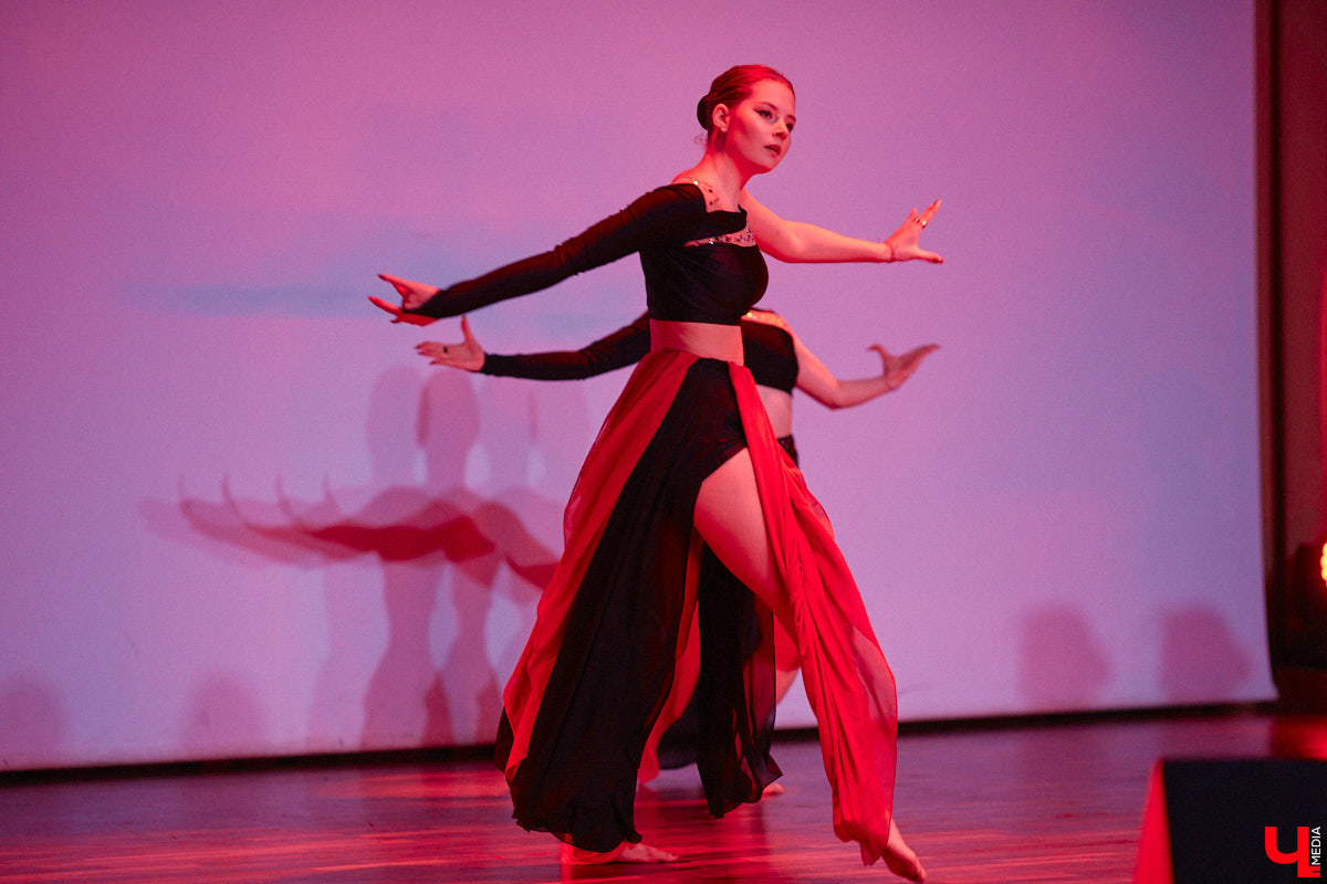 Любой конкурс красоты — магнит для глаз. «Мисс ВлГУ — 2023» не стал исключением. Прекрасные девушки, роскошные наряды, неожиданные таланты, а на десерт — непредсказуемый финал. «Ключ-Медиа» подготовил фотоотчёт с прошедшего мероприятия.