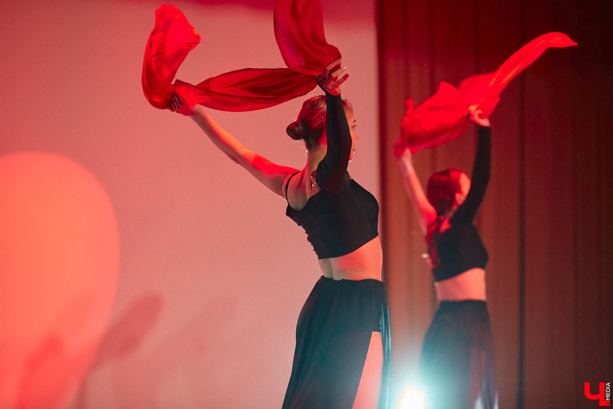 Любой конкурс красоты — магнит для глаз. «Мисс ВлГУ — 2023» не стал исключением. Прекрасные девушки, роскошные наряды, неожиданные таланты, а на десерт — непредсказуемый финал. «Ключ-Медиа» подготовил фотоотчёт с прошедшего мероприятия.