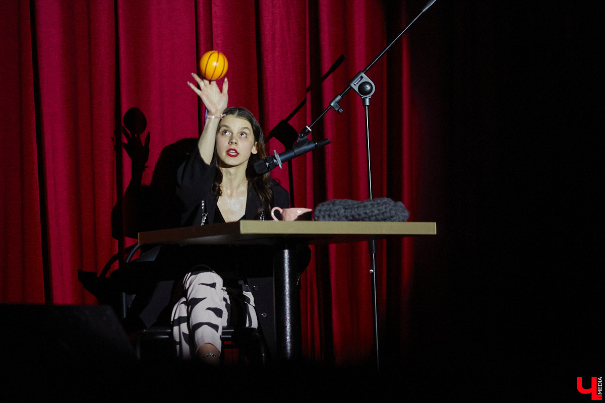 Любой конкурс красоты — магнит для глаз. «Мисс ВлГУ — 2023» не стал исключением. Прекрасные девушки, роскошные наряды, неожиданные таланты, а на десерт — непредсказуемый финал. «Ключ-Медиа» подготовил фотоотчёт с прошедшего мероприятия.