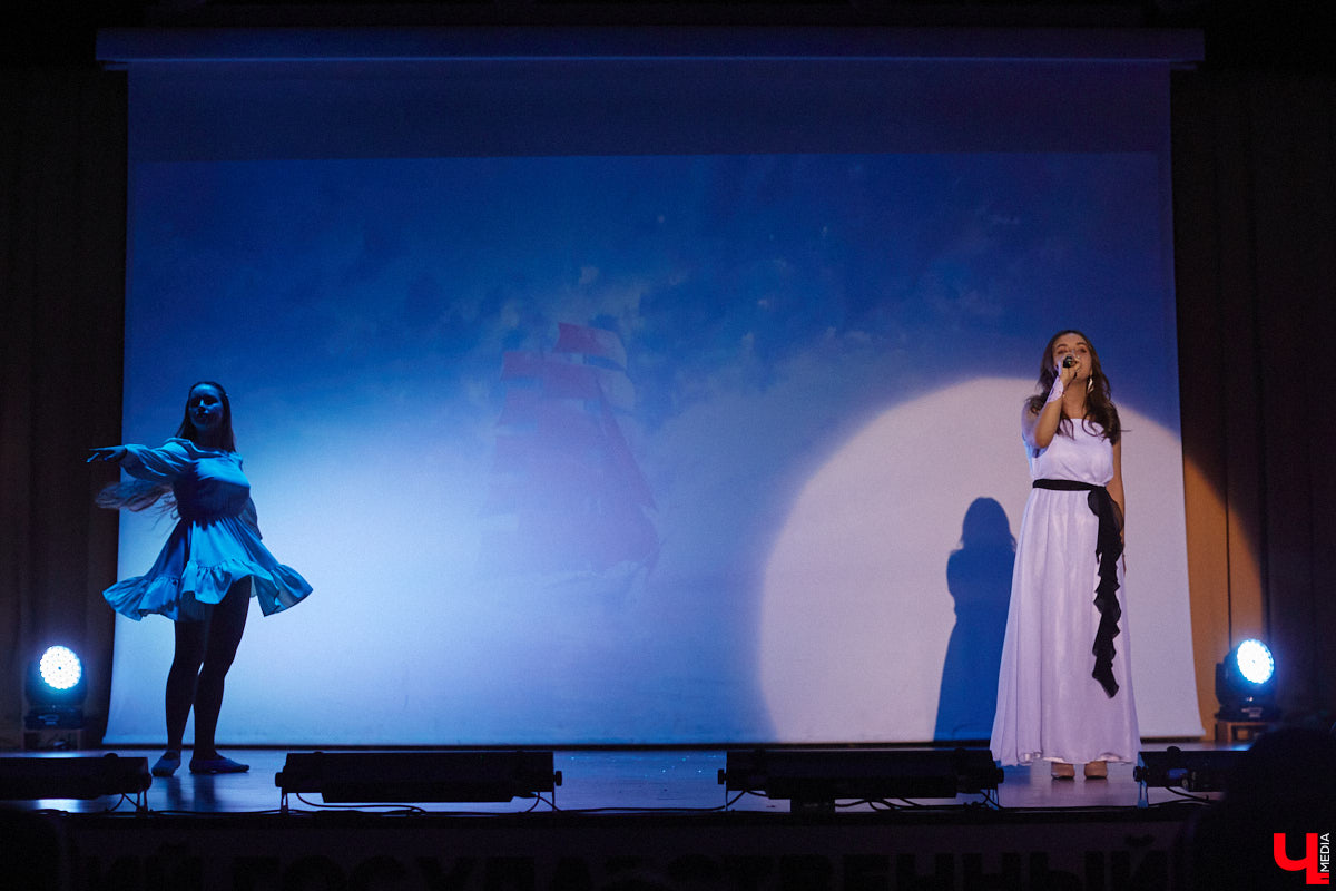 Любой конкурс красоты — магнит для глаз. «Мисс ВлГУ — 2023» не стал исключением. Прекрасные девушки, роскошные наряды, неожиданные таланты, а на десерт — непредсказуемый финал. «Ключ-Медиа» подготовил фотоотчёт с прошедшего мероприятия.