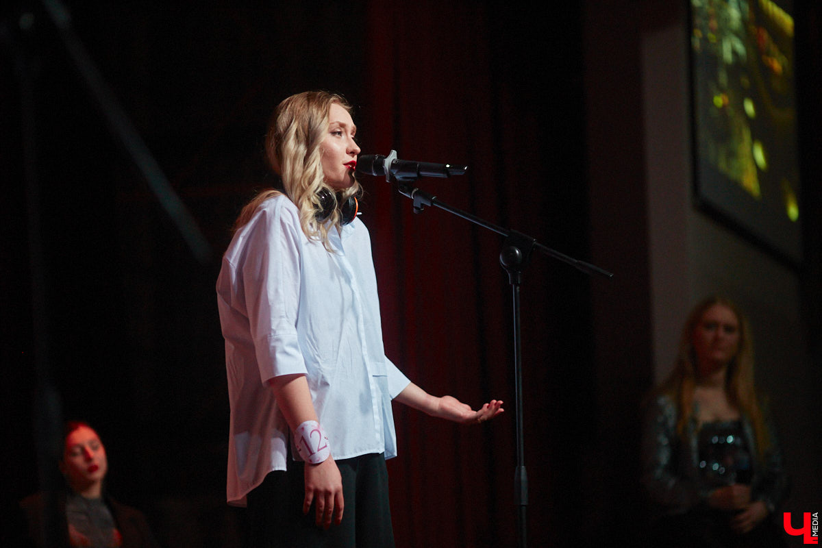 Любой конкурс красоты — магнит для глаз. «Мисс ВлГУ — 2023» не стал исключением. Прекрасные девушки, роскошные наряды, неожиданные таланты, а на десерт — непредсказуемый финал. «Ключ-Медиа» подготовил фотоотчёт с прошедшего мероприятия.