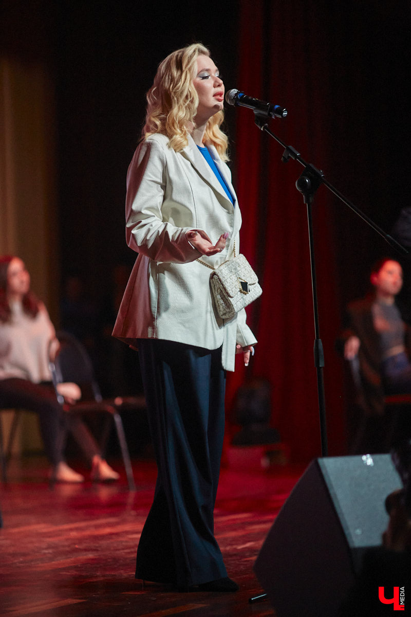 Любой конкурс красоты — магнит для глаз. «Мисс ВлГУ — 2023» не стал исключением. Прекрасные девушки, роскошные наряды, неожиданные таланты, а на десерт — непредсказуемый финал. «Ключ-Медиа» подготовил фотоотчёт с прошедшего мероприятия.