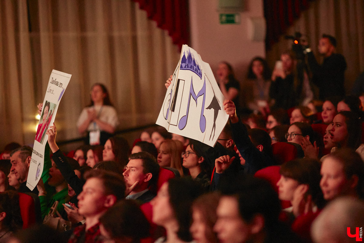 Любой конкурс красоты — магнит для глаз. «Мисс ВлГУ — 2023» не стал исключением. Прекрасные девушки, роскошные наряды, неожиданные таланты, а на десерт — непредсказуемый финал. «Ключ-Медиа» подготовил фотоотчёт с прошедшего мероприятия.