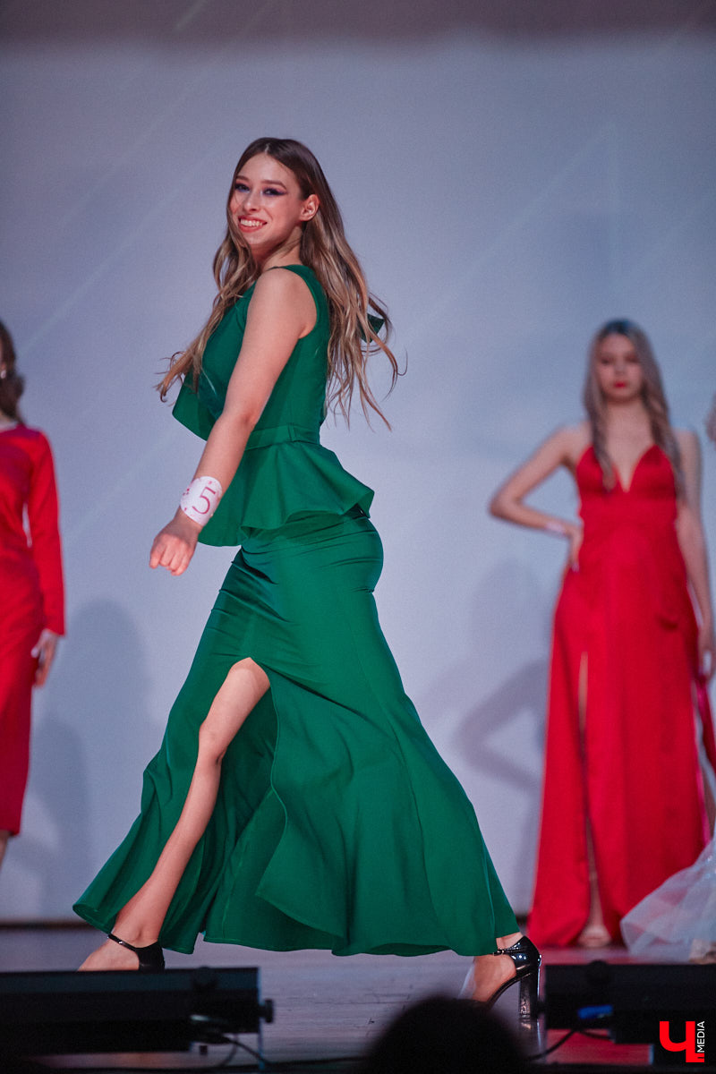 Любой конкурс красоты — магнит для глаз. «Мисс ВлГУ — 2023» не стал исключением. Прекрасные девушки, роскошные наряды, неожиданные таланты, а на десерт — непредсказуемый финал. «Ключ-Медиа» подготовил фотоотчёт с прошедшего мероприятия.