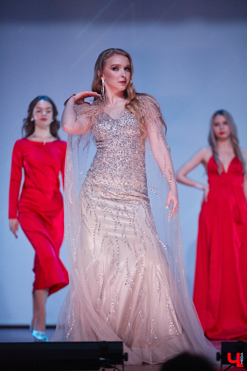 Любой конкурс красоты — магнит для глаз. «Мисс ВлГУ — 2023» не стал исключением. Прекрасные девушки, роскошные наряды, неожиданные таланты, а на десерт — непредсказуемый финал. «Ключ-Медиа» подготовил фотоотчёт с прошедшего мероприятия.