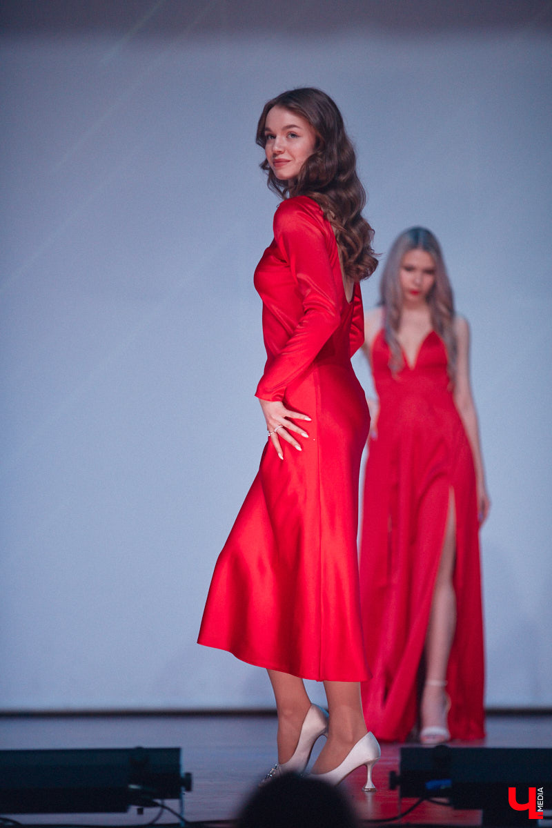 Любой конкурс красоты — магнит для глаз. «Мисс ВлГУ — 2023» не стал исключением. Прекрасные девушки, роскошные наряды, неожиданные таланты, а на десерт — непредсказуемый финал. «Ключ-Медиа» подготовил фотоотчёт с прошедшего мероприятия.