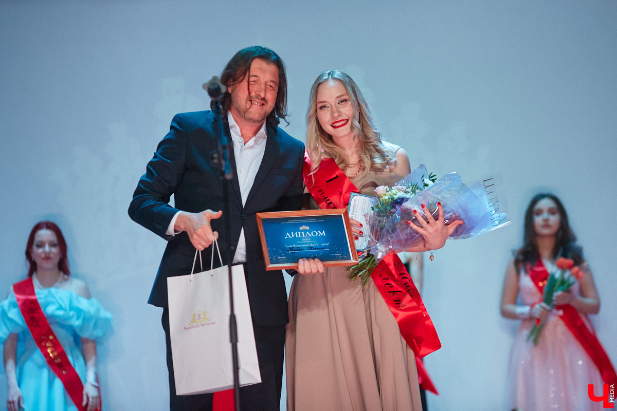 Любой конкурс красоты — магнит для глаз. «Мисс ВлГУ — 2023» не стал исключением. Прекрасные девушки, роскошные наряды, неожиданные таланты, а на десерт — непредсказуемый финал. «Ключ-Медиа» подготовил фотоотчёт с прошедшего мероприятия.