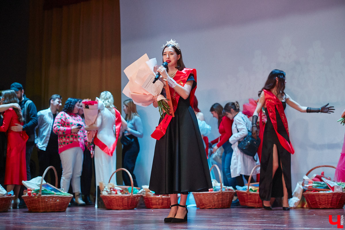 Любой конкурс красоты — магнит для глаз. «Мисс ВлГУ — 2023» не стал исключением. Прекрасные девушки, роскошные наряды, неожиданные таланты, а на десерт — непредсказуемый финал. «Ключ-Медиа» подготовил фотоотчёт с прошедшего мероприятия.