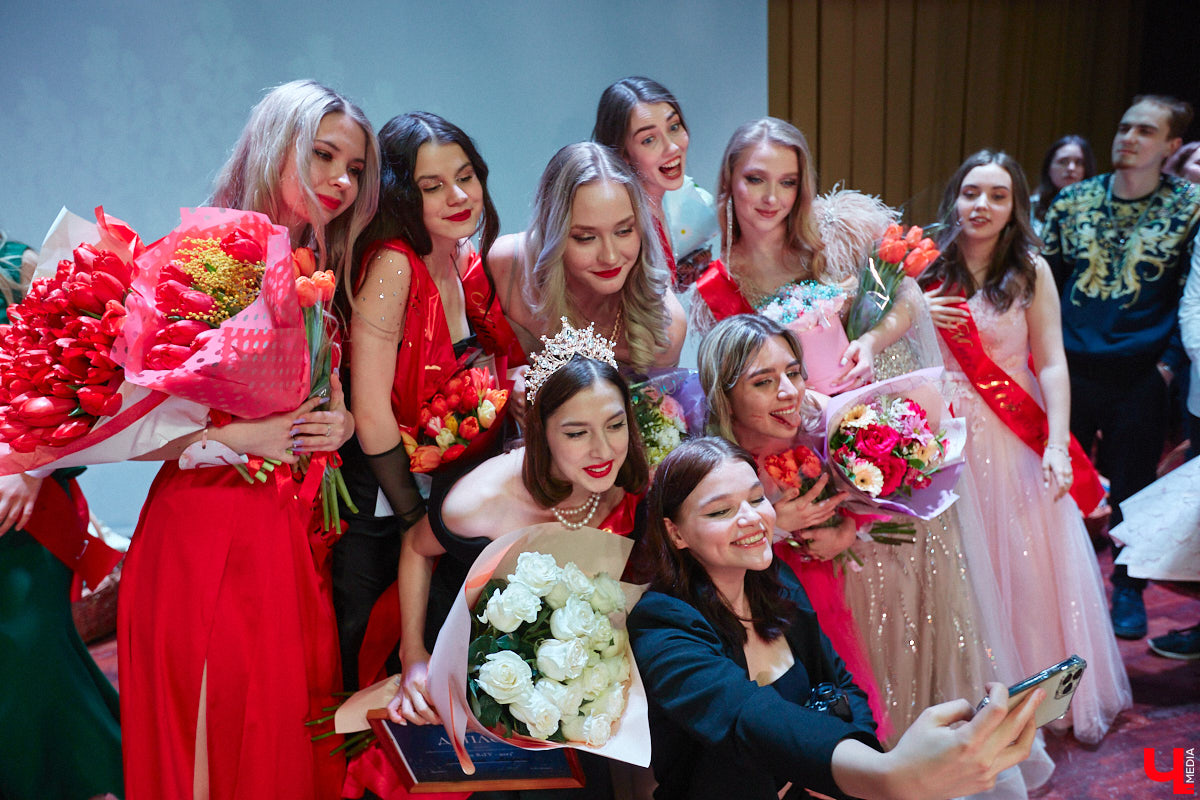 Любой конкурс красоты — магнит для глаз. «Мисс ВлГУ — 2023» не стал исключением. Прекрасные девушки, роскошные наряды, неожиданные таланты, а на десерт — непредсказуемый финал. «Ключ-Медиа» подготовил фотоотчёт с прошедшего мероприятия.