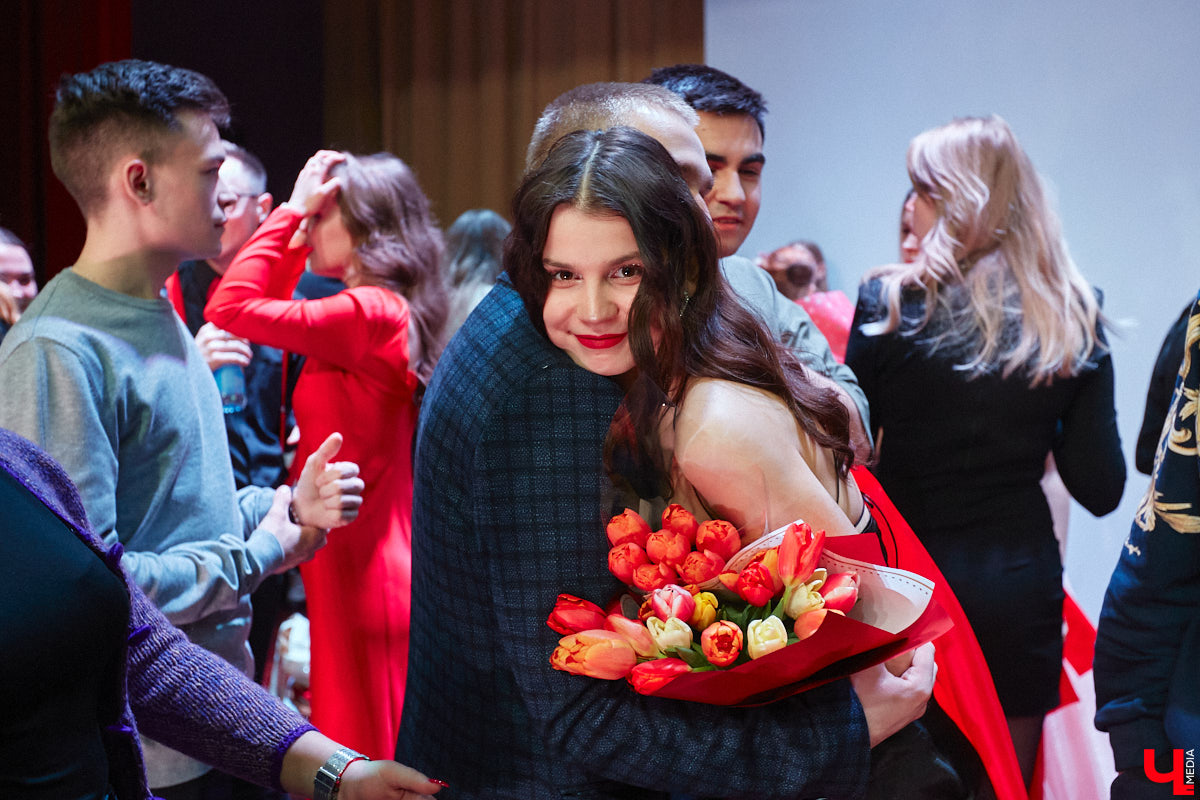 Любой конкурс красоты — магнит для глаз. «Мисс ВлГУ — 2023» не стал исключением. Прекрасные девушки, роскошные наряды, неожиданные таланты, а на десерт — непредсказуемый финал. «Ключ-Медиа» подготовил фотоотчёт с прошедшего мероприятия.