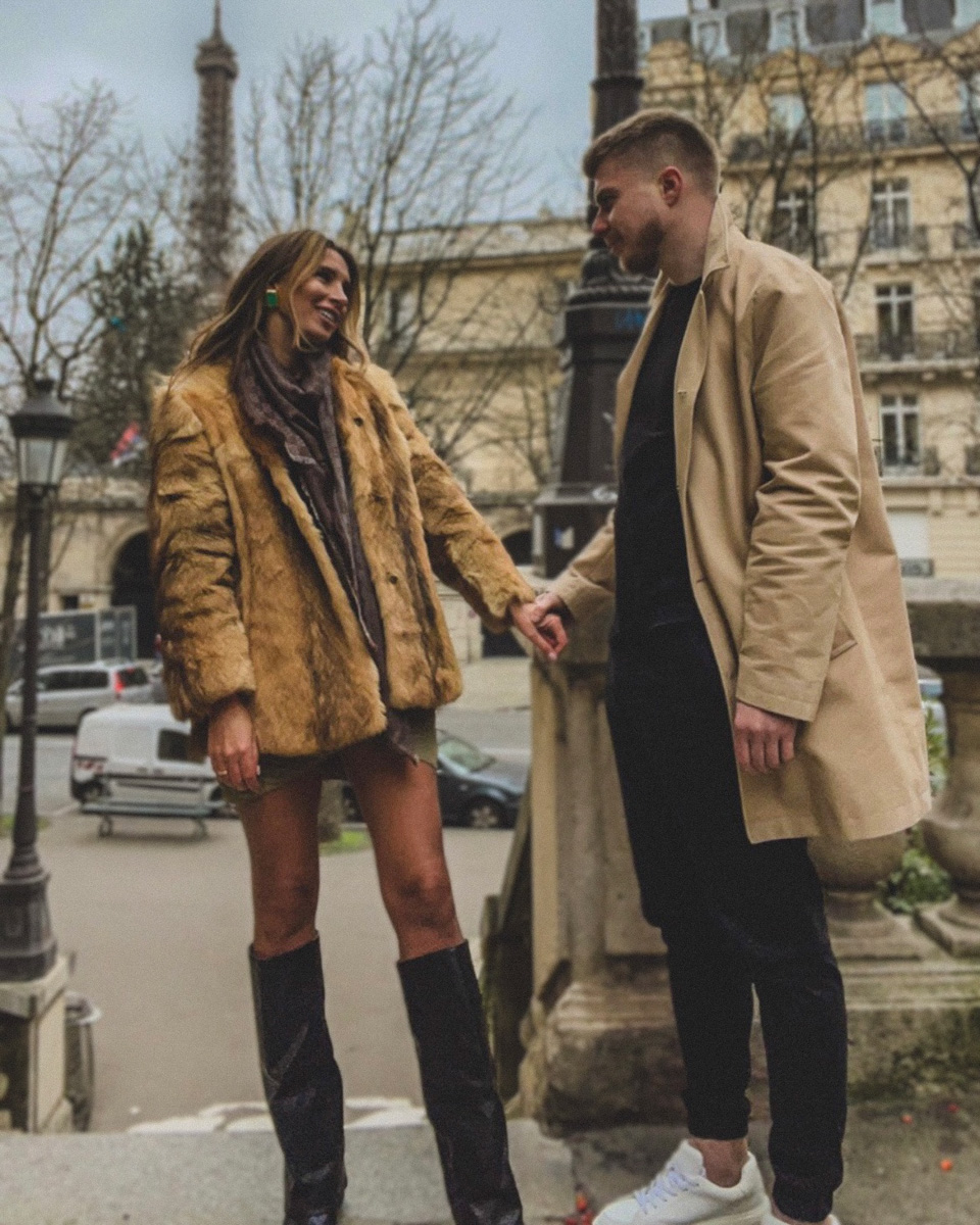 Владимирская светская львица и fashion girl Анна Черноморская шутит, что ей впору менять ник на Средиземноморская. Почему? Все просто. Ее супругу предложили работу мечты на Кипре, и теперь она живет то там, то в России. Также Анна успела побывать в разных уголках Парижа. Обо всем этом девушка рассказала в интервью нашему изданию.