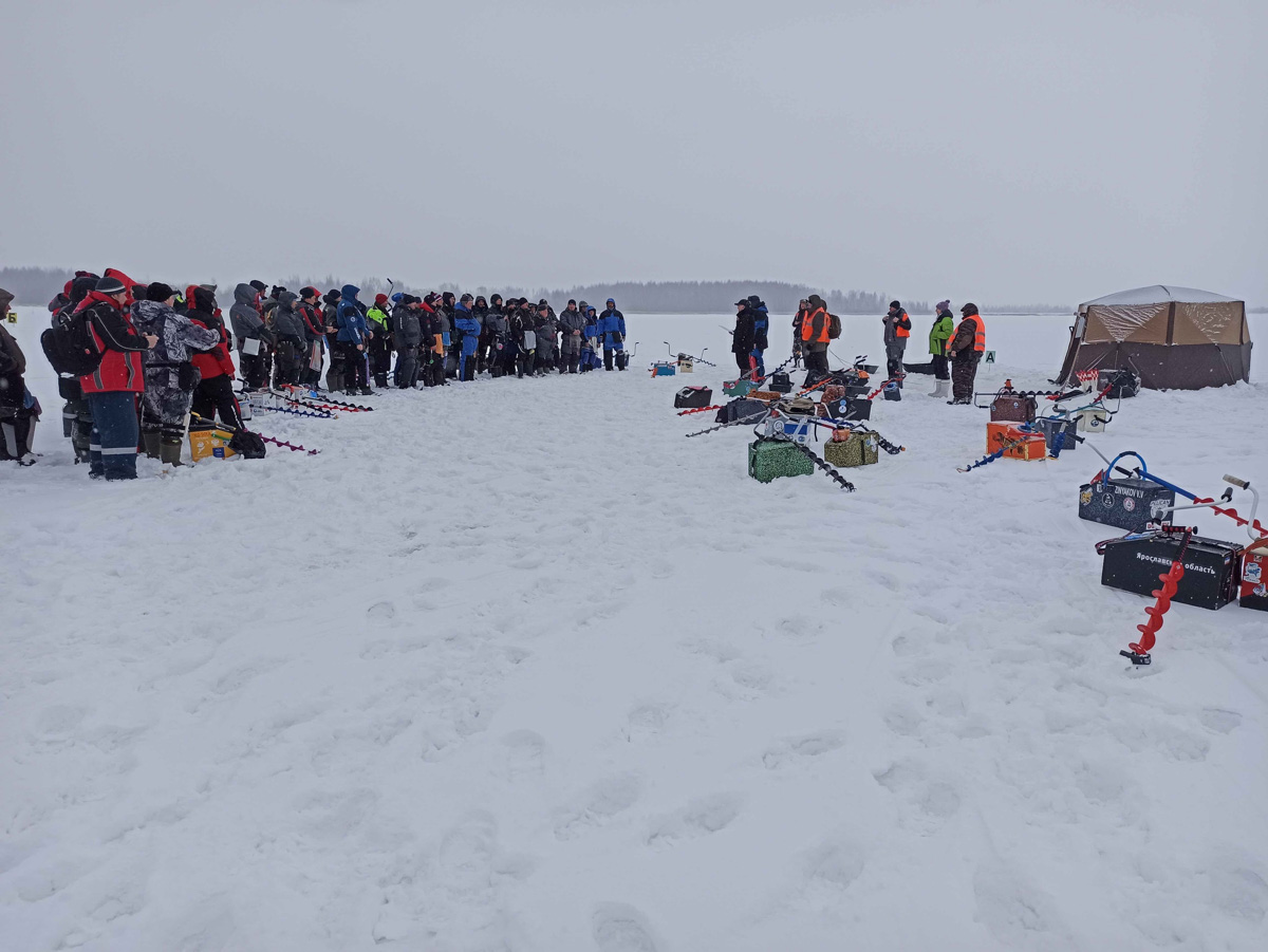 В Суздальском районе прошел чемпионат Владимирской области по ловле на мормышку, которому впервые в истории регионального спорта присвоили статус международного. На соревнования приехали призеры мирового первенства из Республики Беларусь. Их весьма удивила толщина льда на Глазовском водохранилище.