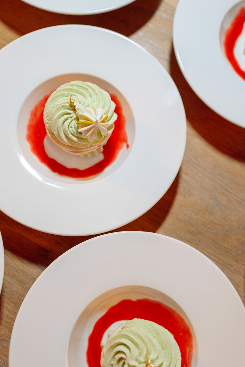 Приём в стиле русского дворянства — процедура невероятно эстетичная и хлебосольная. Откуда «Ключ-Медиа» известны такие подробности? Вечером 7 марта мы посетили уникальное светское мероприятие по мотивам романа Михаила Афанасьевича Булгакова «Собачье сердце» и готовы делиться впечатлениями.