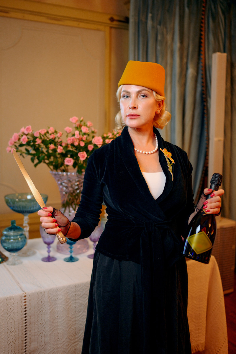 Приём в стиле русского дворянства — процедура невероятно эстетичная и хлебосольная. Откуда «Ключ-Медиа» известны такие подробности? Вечером 7 марта мы посетили уникальное светское мероприятие по мотивам романа Михаила Афанасьевича Булгакова «Собачье сердце» и готовы делиться впечатлениями.