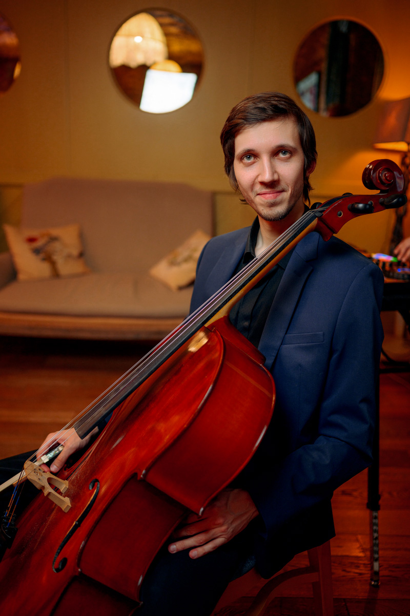 Приём в стиле русского дворянства — процедура невероятно эстетичная и хлебосольная. Откуда «Ключ-Медиа» известны такие подробности? Вечером 7 марта мы посетили уникальное светское мероприятие по мотивам романа Михаила Афанасьевича Булгакова «Собачье сердце» и готовы делиться впечатлениями.