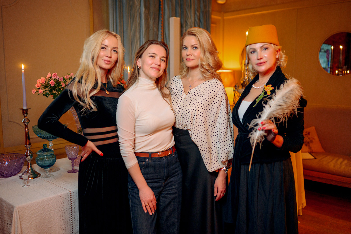 Приём в стиле русского дворянства — процедура невероятно эстетичная и хлебосольная. Откуда «Ключ-Медиа» известны такие подробности? Вечером 7 марта мы посетили уникальное светское мероприятие по мотивам романа Михаила Афанасьевича Булгакова «Собачье сердце» и готовы делиться впечатлениями.