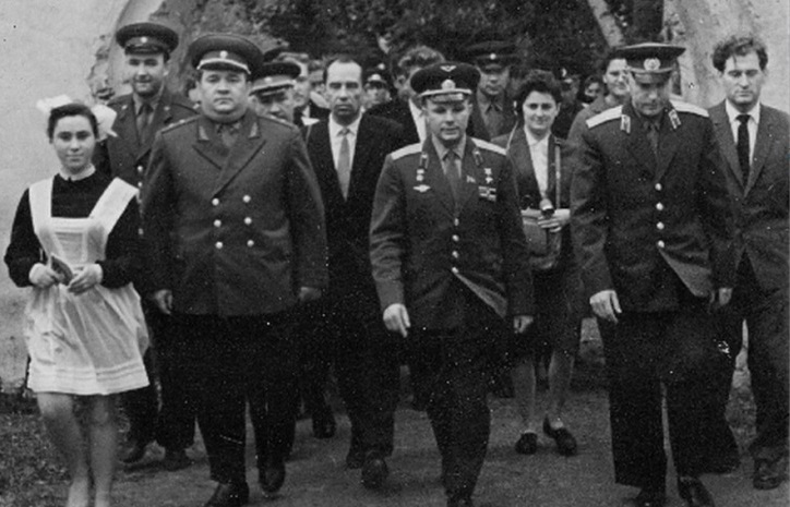 В 1961 году Юрий Гагарин первым в мире совершил полет в космос на космическом корабле «Восток». Облетев Землю за 1 час 48 минут, он благополучно вернулся на землю. Так случилось, что жизнь первого космонавта планеты оборвалась 27 марта 1968 года на территории Владимирской области. Но не только эта трагедия связывает его имя с нашим краем. Вместе с «Ключ-Медиа» давайте вспомним места 33-го региона, где он бывал.