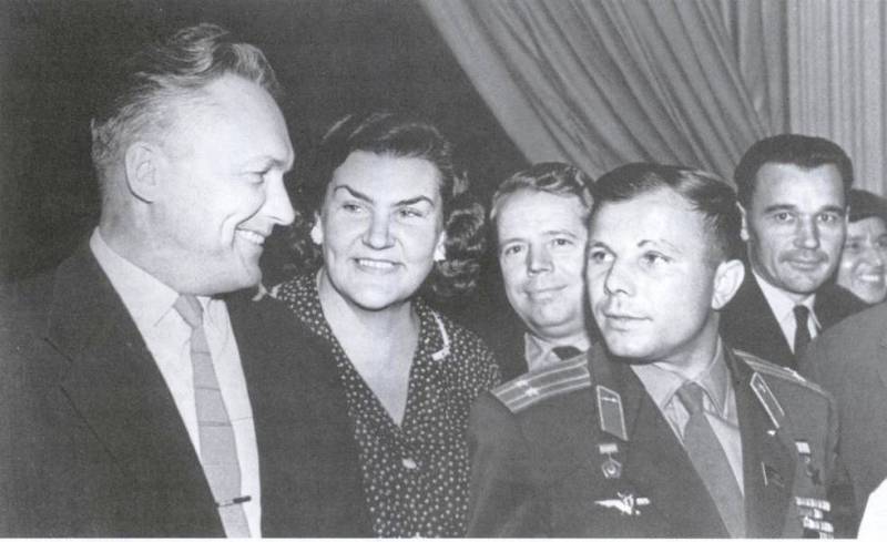 В 1961 году Юрий Гагарин первым в мире совершил полет в космос на космическом корабле «Восток». Облетев Землю за 1 час 48 минут, он благополучно вернулся на землю. Так случилось, что жизнь первого космонавта планеты оборвалась 27 марта 1968 года на территории Владимирской области. Но не только эта трагедия связывает его имя с нашим краем. Вместе с «Ключ-Медиа» давайте вспомним места 33-го региона, где он бывал.