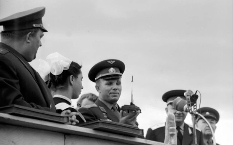 В 1961 году Юрий Гагарин первым в мире совершил полет в космос на космическом корабле «Восток». Облетев Землю за 1 час 48 минут, он благополучно вернулся на землю. Так случилось, что жизнь первого космонавта планеты оборвалась 27 марта 1968 года на территории Владимирской области. Но не только эта трагедия связывает его имя с нашим краем. Вместе с «Ключ-Медиа» давайте вспомним места 33-го региона, где он бывал.