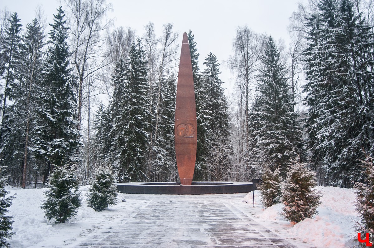 В 1961 году Юрий Гагарин первым в мире совершил полет в космос на космическом корабле «Восток». Облетев Землю за 1 час 48 минут, он благополучно вернулся на землю. Так случилось, что жизнь первого космонавта планеты оборвалась 27 марта 1968 года на территории Владимирской области. Но не только эта трагедия связывает его имя с нашим краем. Вместе с «Ключ-Медиа» давайте вспомним места 33-го региона, где он бывал.