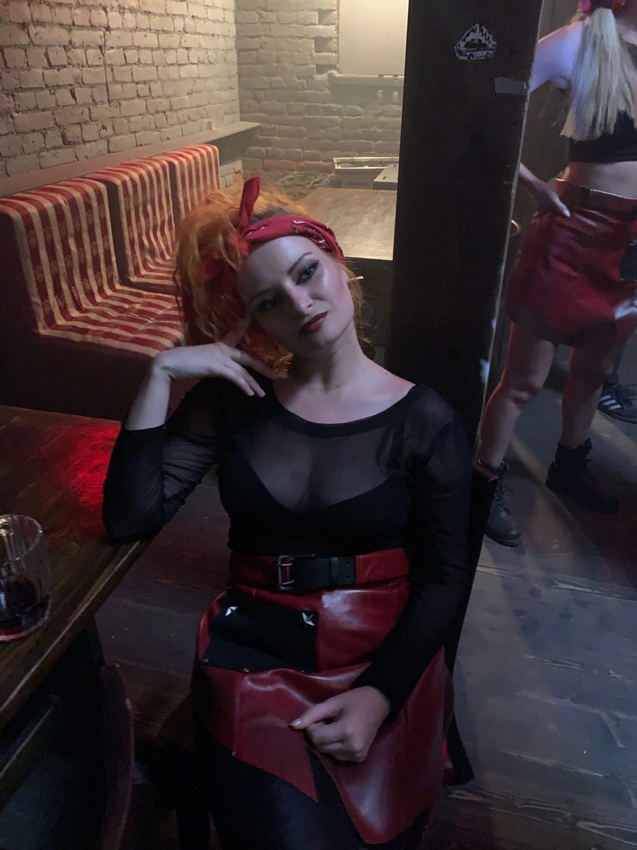 33-й регион не раз мелькал на больших экранах, да и его жители тоже. Последние новинки сезона не стали исключением. Одни из самых популярных фильмов и сериалов, вышедшие в конце зимы — начале весны, объединяет одно: они были либо сняты во Владимирской области, либо создавались с участием наших талантов. Так о каких же лентах сегодня пойдет речь?