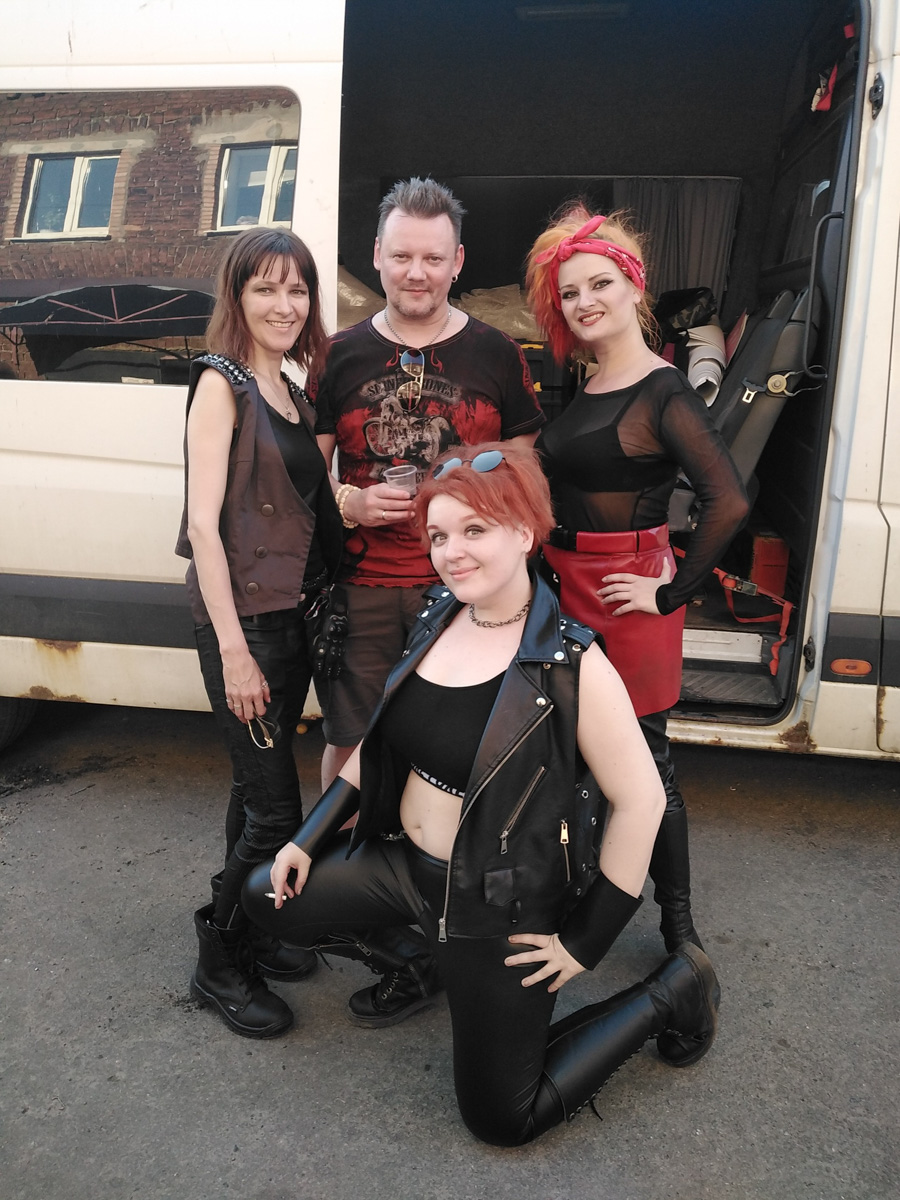 33-й регион не раз мелькал на больших экранах, да и его жители тоже. Последние новинки сезона не стали исключением. Одни из самых популярных фильмов и сериалов, вышедшие в конце зимы — начале весны, объединяет одно: они были либо сняты во Владимирской области, либо создавались с участием наших талантов. Так о каких же лентах сегодня пойдет речь?