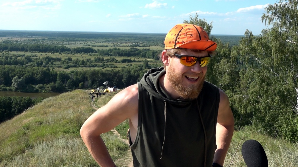 33-й регион не раз мелькал на больших экранах, да и его жители тоже. Последние новинки сезона не стали исключением. Одни из самых популярных фильмов и сериалов, вышедшие в конце зимы — начале весны, объединяет одно: они были либо сняты во Владимирской области, либо создавались с участием наших талантов. Так о каких же лентах сегодня пойдет речь?