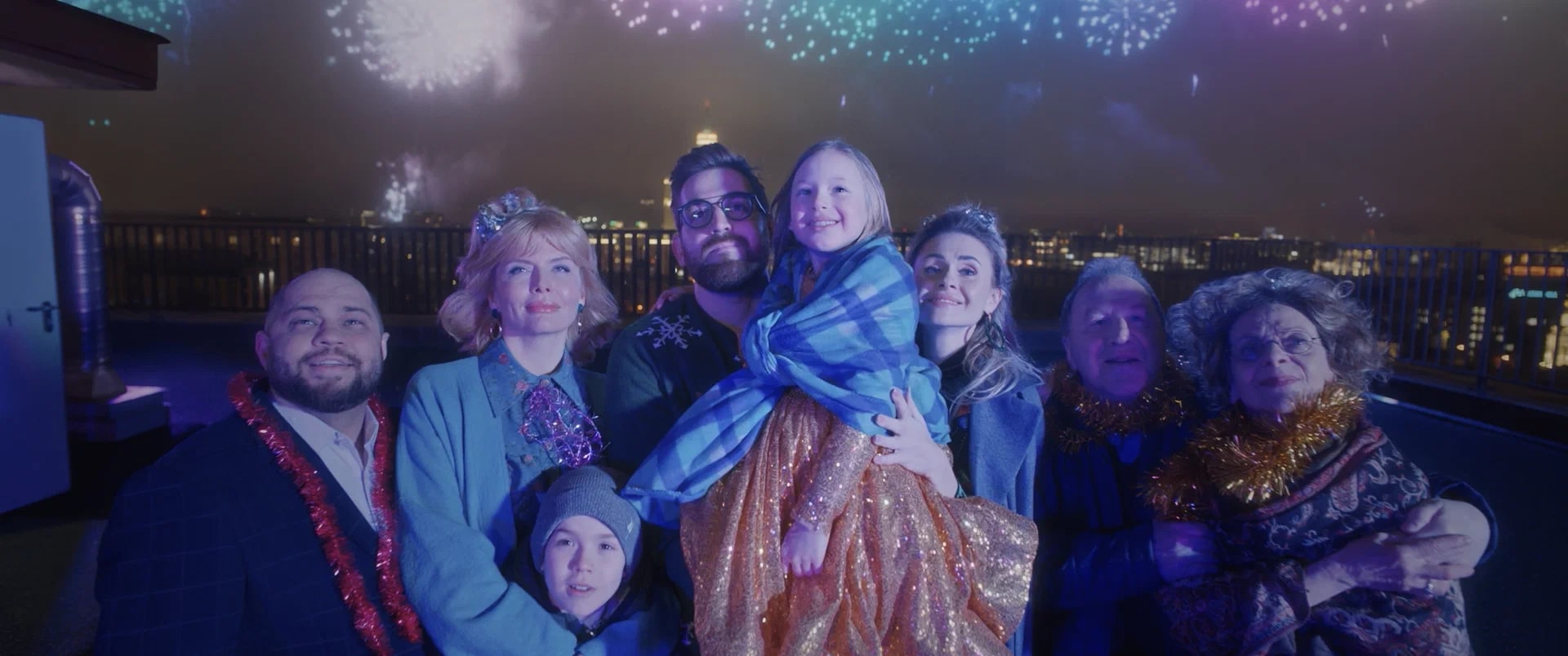 33-й регион не раз мелькал на больших экранах, да и его жители тоже. Последние новинки сезона не стали исключением. Одни из самых популярных фильмов и сериалов, вышедшие в конце зимы — начале весны, объединяет одно: они были либо сняты во Владимирской области, либо создавались с участием наших талантов. Так о каких же лентах сегодня пойдет речь?