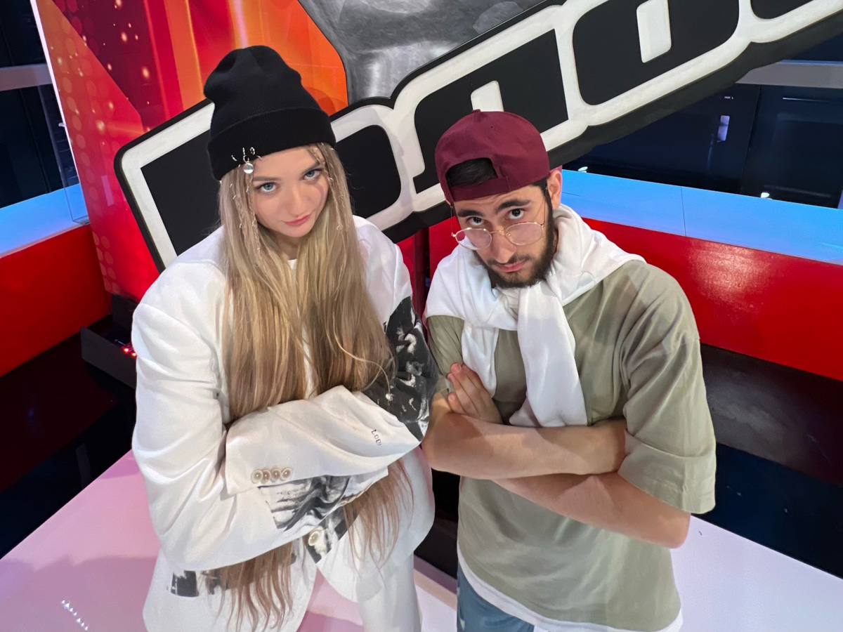 Молодая певица из Коврова Маша Мэй попала в команду Владимира Преснякова на шоу «Голос». Девушка прошла слепые прослушивания и удивила жюри не только исполнением, но и текстом песни. В хит Адель она добавила немного слов на своем собственном языке.