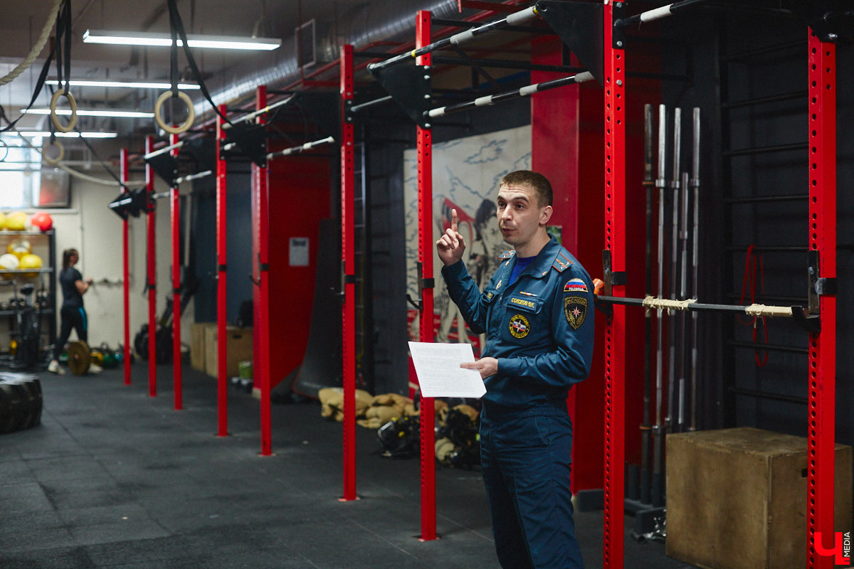 Четырнадцатого марта в юрьевецком спортцентре «Росич» было жарко, но совсем не пожароопасно. На кроссфит-площадке встретились самые сильные сотрудники МЧС России из Владимира, Суздаля, Петушков и Собинки! А журналисты практически наравне со спасателями смогли преодолеть полосу фитнес-препятствий, примерив на себя 30-килограммовое обмундирование. Что из этого вышло? Делимся впечатлениями в материале.