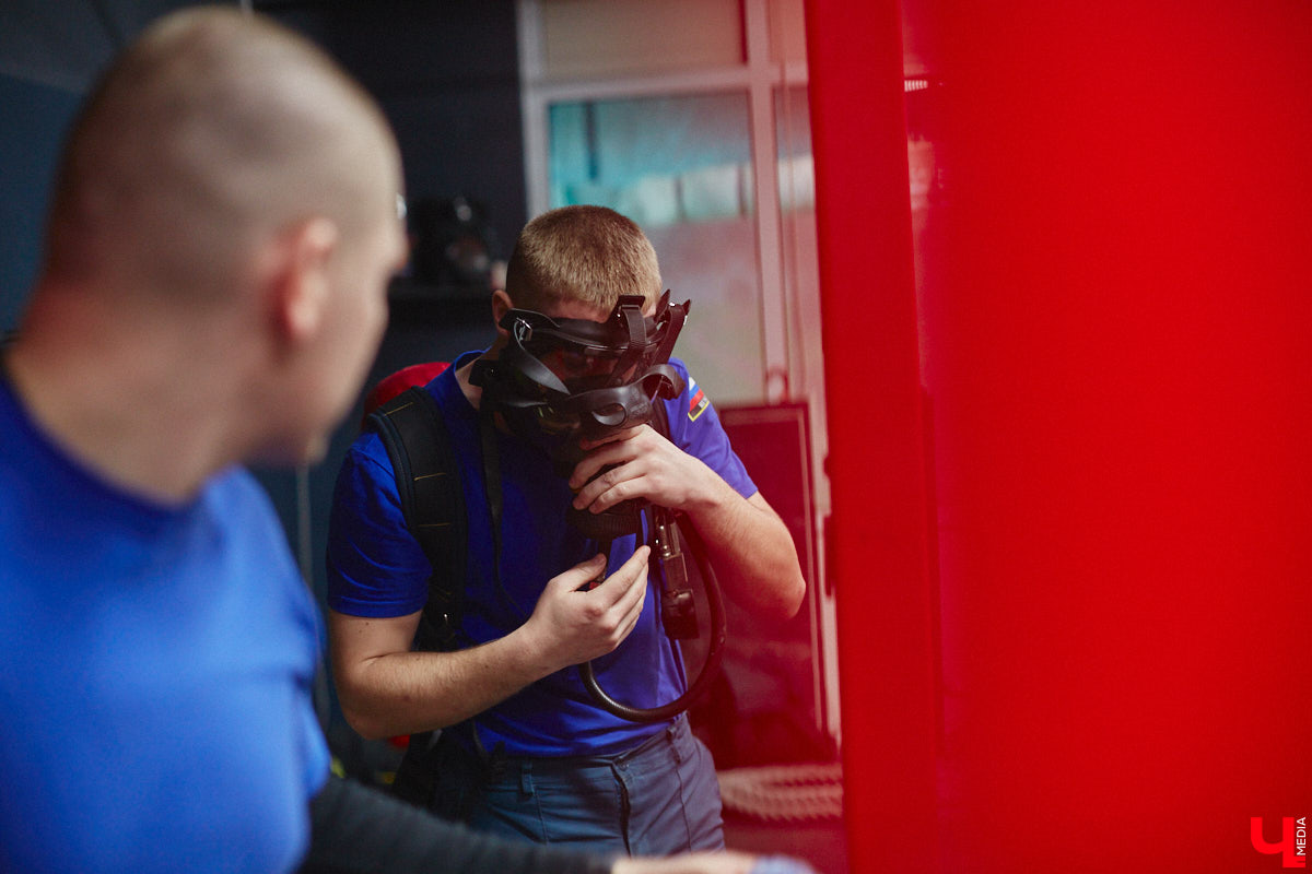 Четырнадцатого марта в юрьевецком спортцентре «Росич» было жарко, но совсем не пожароопасно. На кроссфит-площадке встретились самые сильные сотрудники МЧС России из Владимира, Суздаля, Петушков и Собинки! А журналисты практически наравне со спасателями смогли преодолеть полосу фитнес-препятствий, примерив на себя 30-килограммовое обмундирование. Что из этого вышло? Делимся впечатлениями в материале.