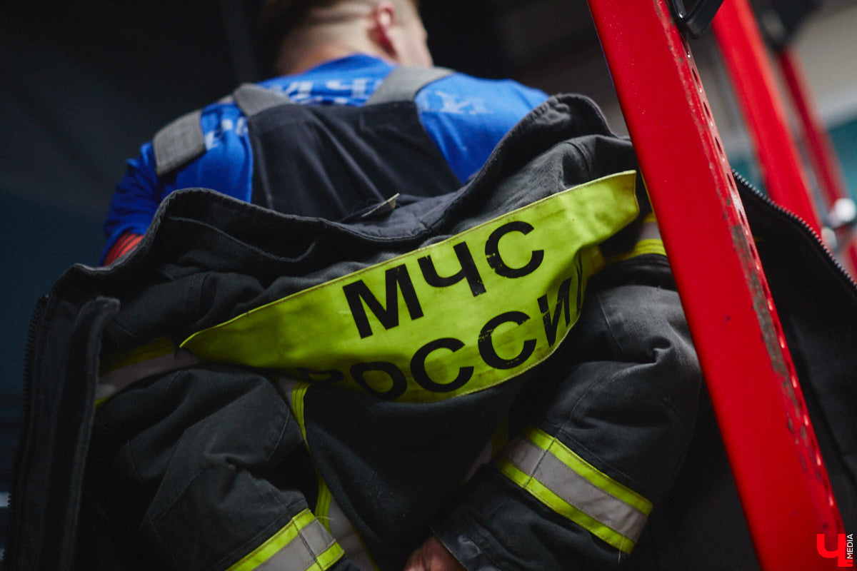 Четырнадцатого марта в юрьевецком спортцентре «Росич» было жарко, но совсем не пожароопасно. На кроссфит-площадке встретились самые сильные сотрудники МЧС России из Владимира, Суздаля, Петушков и Собинки! А журналисты практически наравне со спасателями смогли преодолеть полосу фитнес-препятствий, примерив на себя 30-килограммовое обмундирование. Что из этого вышло? Делимся впечатлениями в материале.
