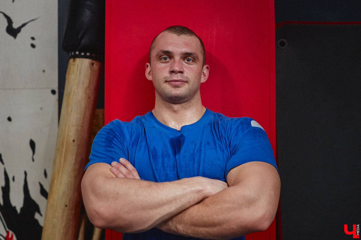 Четырнадцатого марта в юрьевецком спортцентре «Росич» было жарко, но совсем не пожароопасно. На кроссфит-площадке встретились самые сильные сотрудники МЧС России из Владимира, Суздаля, Петушков и Собинки! А журналисты практически наравне со спасателями смогли преодолеть полосу фитнес-препятствий, примерив на себя 30-килограммовое обмундирование. Что из этого вышло? Делимся впечатлениями в материале.