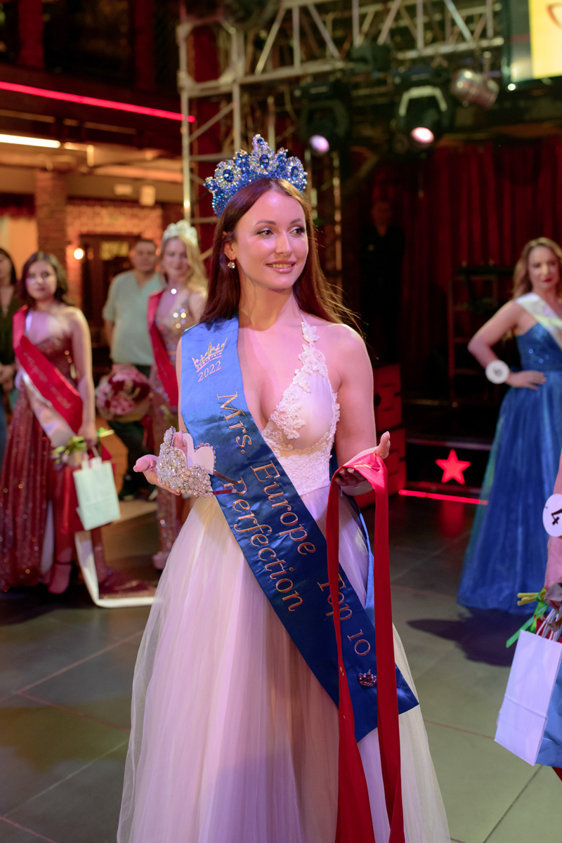 В Коврове прошел грандиозный финал областного конкурса красоты «Владимирская земля — 2023». Без титулов и подарков не осталась ни одна участница. Но кто же завоевал главные места среди юных красавиц и прекрасных дам?