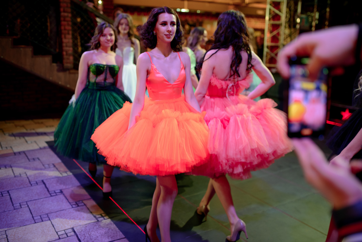 В Коврове прошел грандиозный финал областного конкурса красоты «Владимирская земля — 2023». Без титулов и подарков не осталась ни одна участница. Но кто же завоевал главные места среди юных красавиц и прекрасных дам?