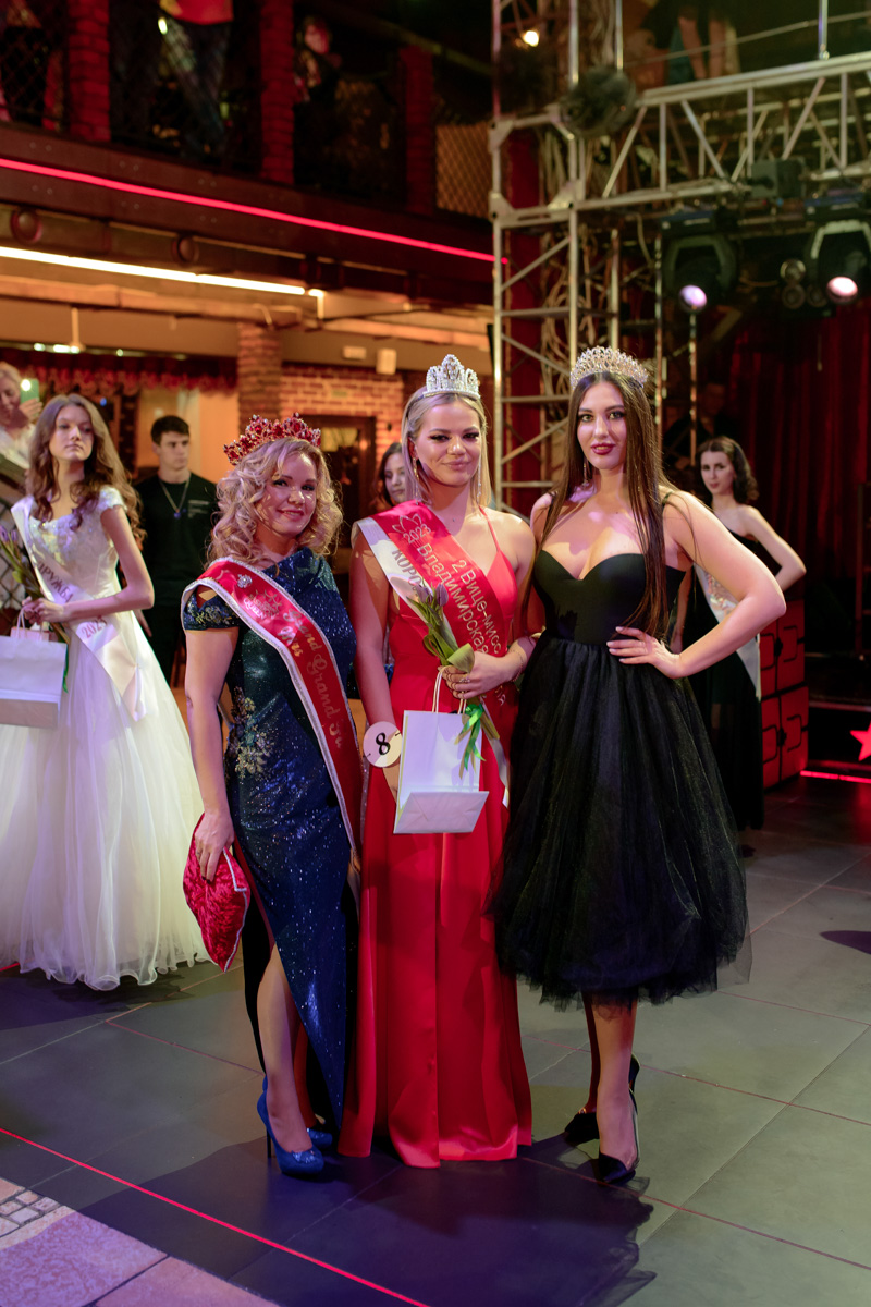 В Коврове прошел грандиозный финал областного конкурса красоты «Владимирская земля — 2023». Без титулов и подарков не осталась ни одна участница. Но кто же завоевал главные места среди юных красавиц и прекрасных дам?