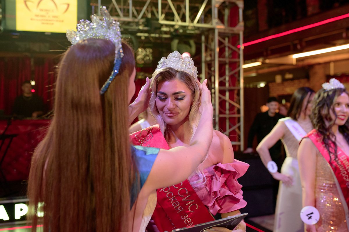 В Коврове прошел грандиозный финал областного конкурса красоты «Владимирская земля — 2023». Без титулов и подарков не осталась ни одна участница. Но кто же завоевал главные места среди юных красавиц и прекрасных дам?