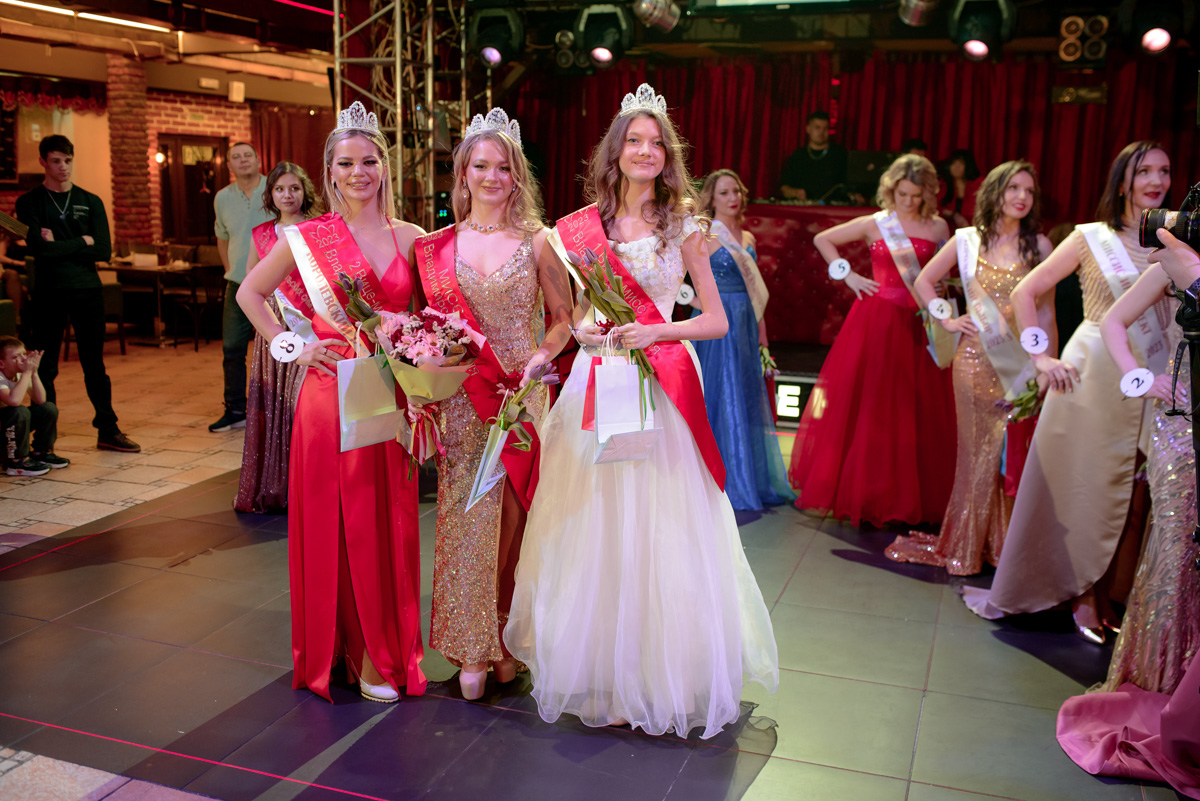 В Коврове прошел грандиозный финал областного конкурса красоты «Владимирская земля — 2023». Без титулов и подарков не осталась ни одна участница. Но кто же завоевал главные места среди юных красавиц и прекрасных дам?