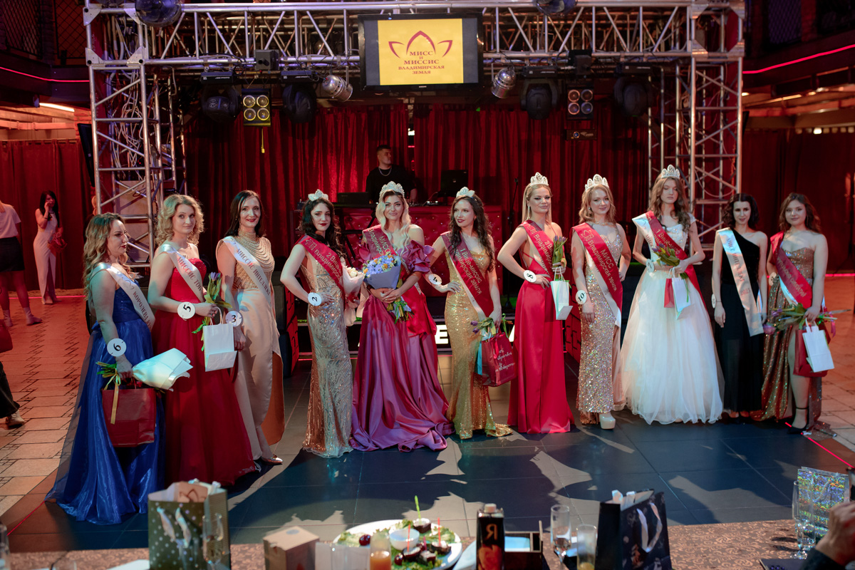 В Коврове прошел грандиозный финал областного конкурса красоты «Владимирская земля — 2023». Без титулов и подарков не осталась ни одна участница. Но кто же завоевал главные места среди юных красавиц и прекрасных дам?
