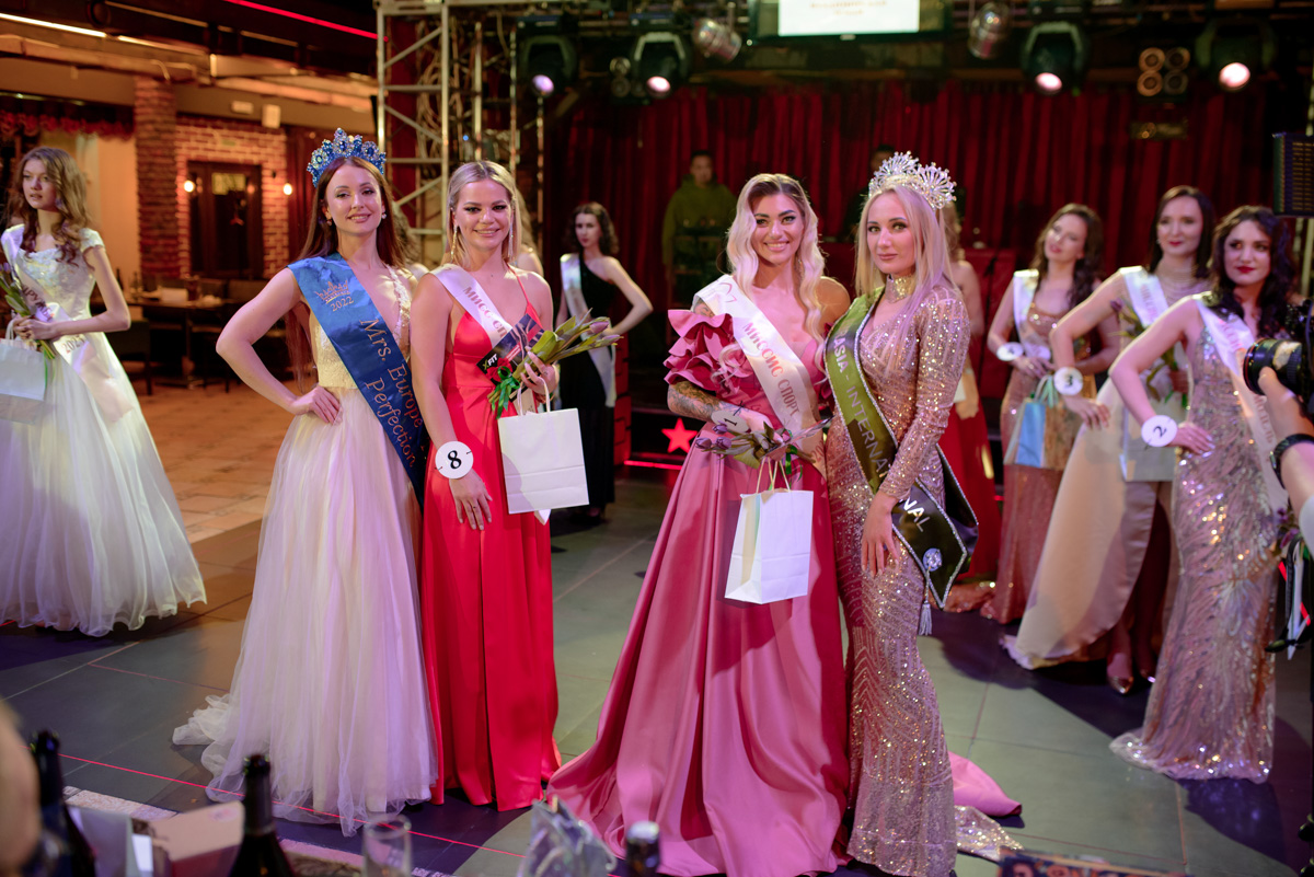 В Коврове прошел грандиозный финал областного конкурса красоты «Владимирская земля — 2023». Без титулов и подарков не осталась ни одна участница. Но кто же завоевал главные места среди юных красавиц и прекрасных дам?