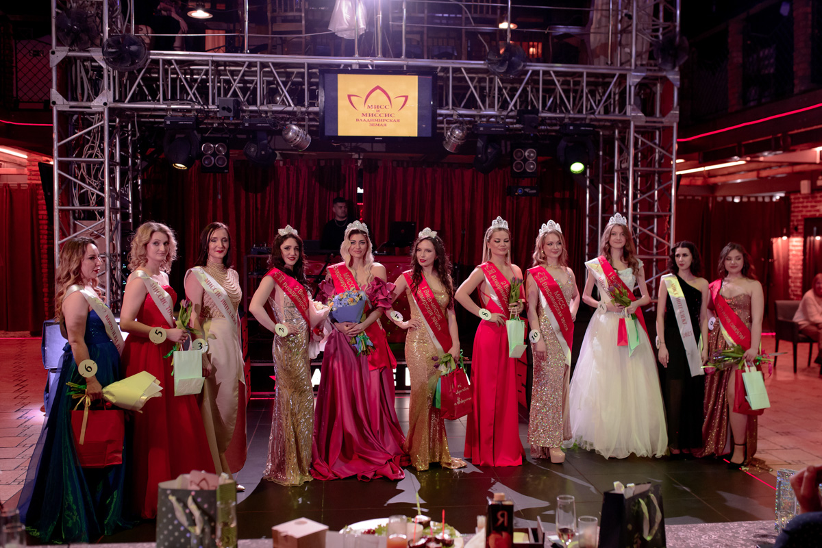 В Коврове прошел грандиозный финал областного конкурса красоты «Владимирская земля — 2023». Без титулов и подарков не осталась ни одна участница. Но кто же завоевал главные места среди юных красавиц и прекрасных дам?