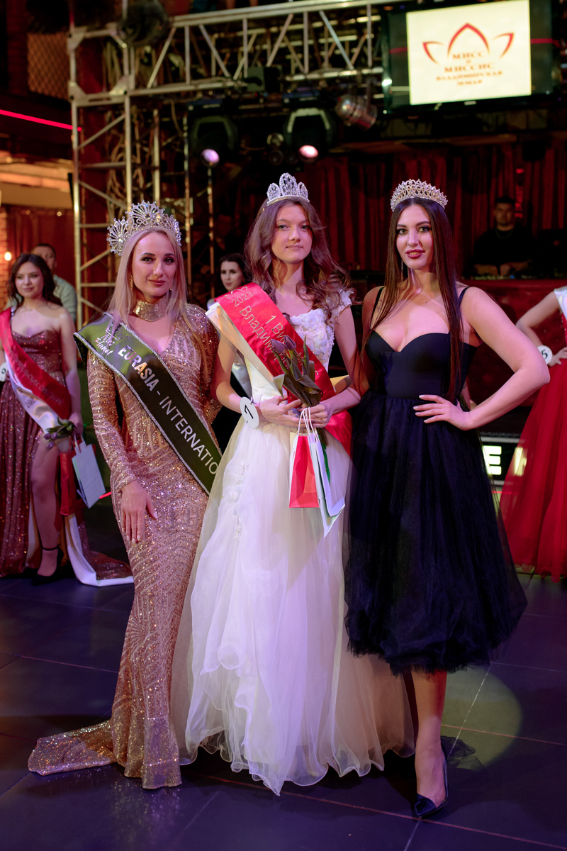 В Коврове прошел грандиозный финал областного конкурса красоты «Владимирская земля — 2023». Без титулов и подарков не осталась ни одна участница. Но кто же завоевал главные места среди юных красавиц и прекрасных дам?