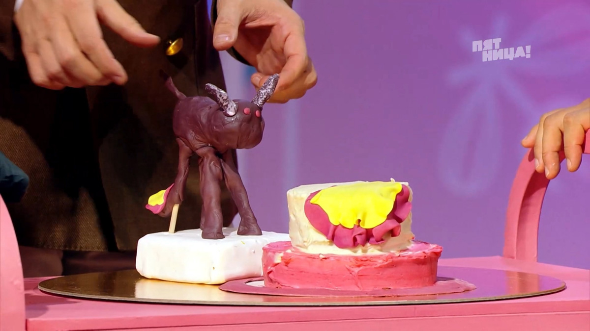 Анастасия Круглова из Владимира представила жюри шоу «Кондитер» балканскую черепашку. Внешний вид и вкус изделия с ванильным бисквитом и сливочно-сметанным кремом оценил ведущий программы Ренат Агзамов. «В этом десерте сложилось все, что я люблю», — признался он. Таким образом, жительница областного центра получила путевку в финал. Но удалось ли ей выйти в суперфинал?
