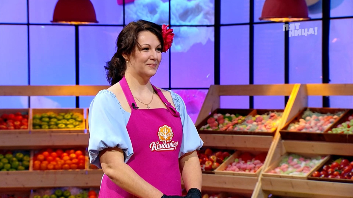 Анастасия Круглова из Владимира представила жюри шоу «Кондитер» балканскую черепашку. Внешний вид и вкус изделия с ванильным бисквитом и сливочно-сметанным кремом оценил ведущий программы Ренат Агзамов. «В этом десерте сложилось все, что я люблю», — признался он. Таким образом, жительница областного центра получила путевку в финал. Но удалось ли ей выйти в суперфинал?