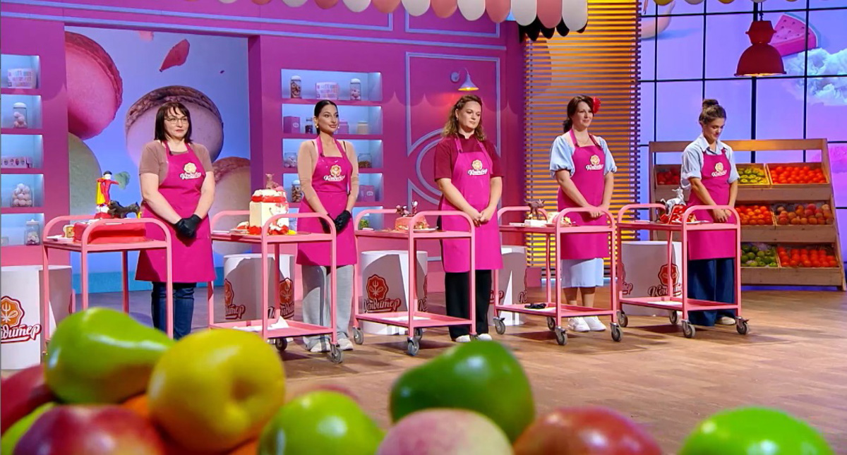 Анастасия Круглова из Владимира представила жюри шоу «Кондитер» балканскую черепашку. Внешний вид и вкус изделия с ванильным бисквитом и сливочно-сметанным кремом оценил ведущий программы Ренат Агзамов. «В этом десерте сложилось все, что я люблю», — признался он. Таким образом, жительница областного центра получила путевку в финал. Но удалось ли ей выйти в суперфинал?