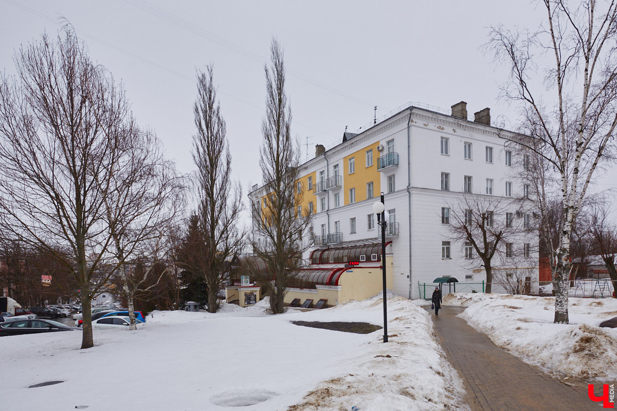 23 марта (10 по старому стилю) 1900 года в Симферополе родился Леонид Зотов. Волею судьбы он стал одним из архитекторов, определяющих послевоенный облик Владимира. По его проектам были построены величественные здания в стиле сталинского ампира, украсившие главные улицы Владимира. Давайте вместе с «Ключ-Медиа» полюбуемся ими!