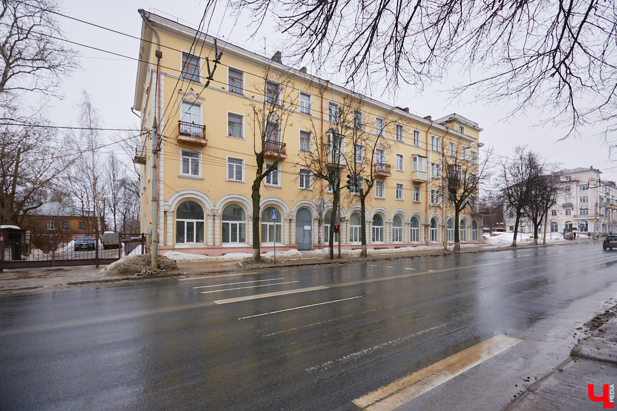 23 марта (10 по старому стилю) 1900 года в Симферополе родился Леонид Зотов. Волею судьбы он стал одним из архитекторов, определяющих послевоенный облик Владимира. По его проектам были построены величественные здания в стиле сталинского ампира, украсившие главные улицы Владимира. Давайте вместе с «Ключ-Медиа» полюбуемся ими!