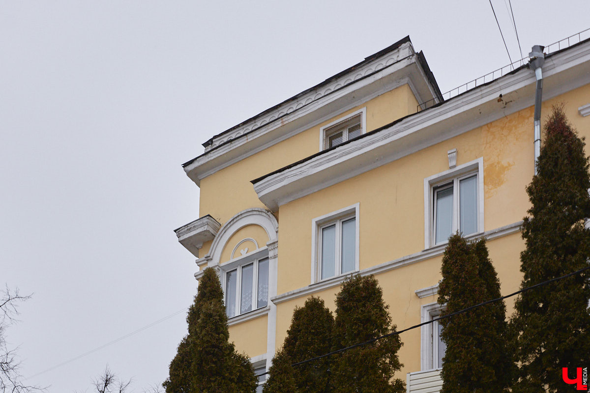 23 марта (10 по старому стилю) 1900 года в Симферополе родился Леонид Зотов. Волею судьбы он стал одним из архитекторов, определяющих послевоенный облик Владимира. По его проектам были построены величественные здания в стиле сталинского ампира, украсившие главные улицы Владимира. Давайте вместе с «Ключ-Медиа» полюбуемся ими!